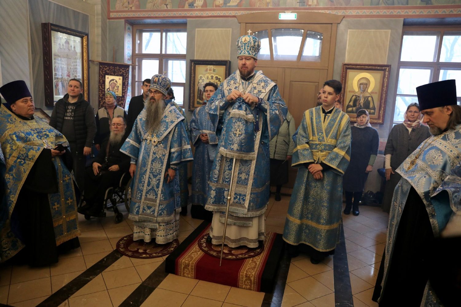 Глава Приморской митрополии совершил всенощное бдение в канун празднования Казанской иконы Пресвятой Богородицы