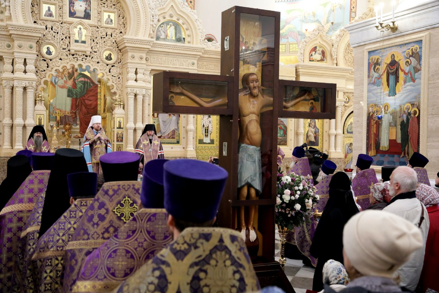 Общероссийский крестный ход с освященной копией Годеновского креста Господня встретили в столице Приморья