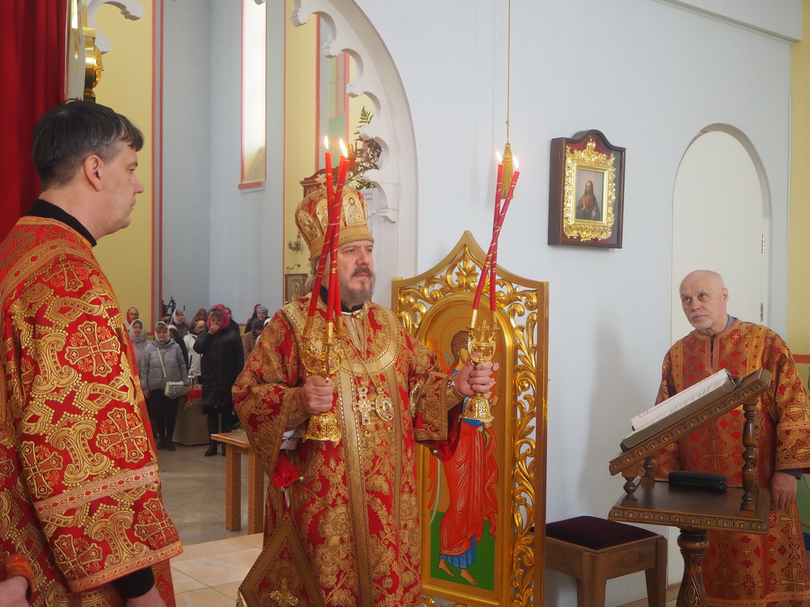 В пятницу Светлой седмицы, епископ Находкинский и Преображенский Николай совершил Божественную литургию в Казанском Кафедральном соборе г. Находки.