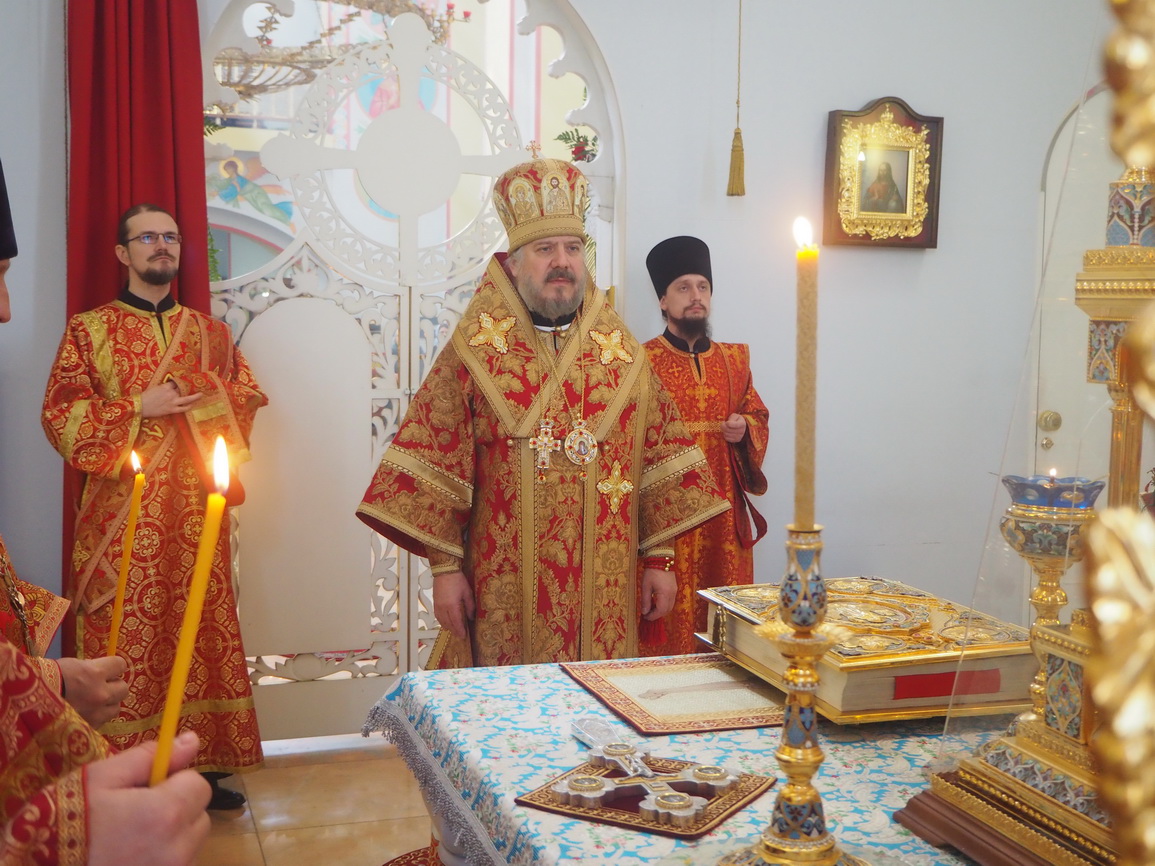 Епископ Находкинский и Преображенский Николай возглавил всенощное бдение в Казанском соборе.