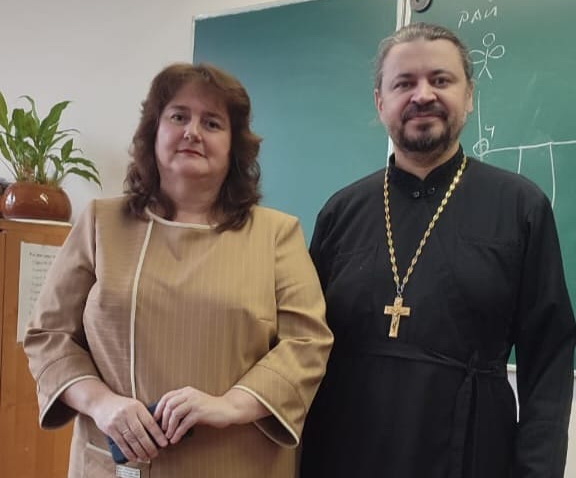 Священник рассказал школьникам о Пасхе.