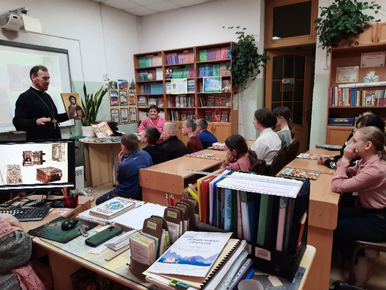 Настоятель храма в честь св.Матроны Московской, посетил Коррекционную  школу-интернат пгт. Шкотово