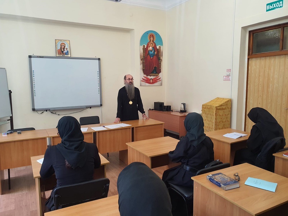 Начались занятия на курсах богословской подготовки для монашествующих 2-го года обучения