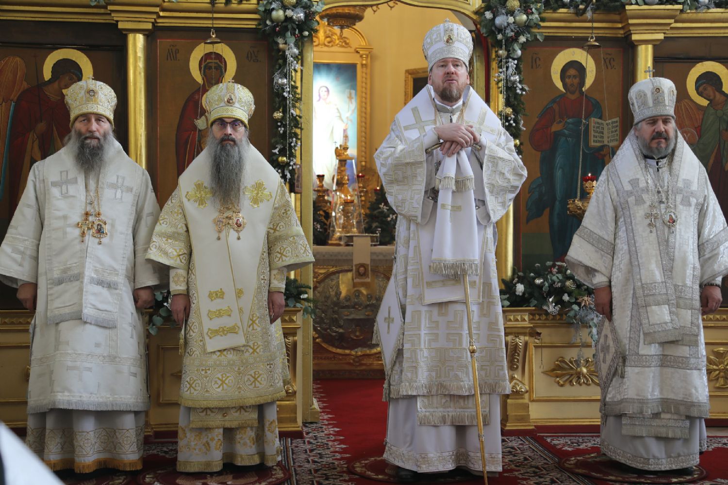 Сонм архипастырей Приморской митрополии совершил Божественную литургию в Свято-Никольском Кафедральном соборе г. Владивостока (+ Фото)