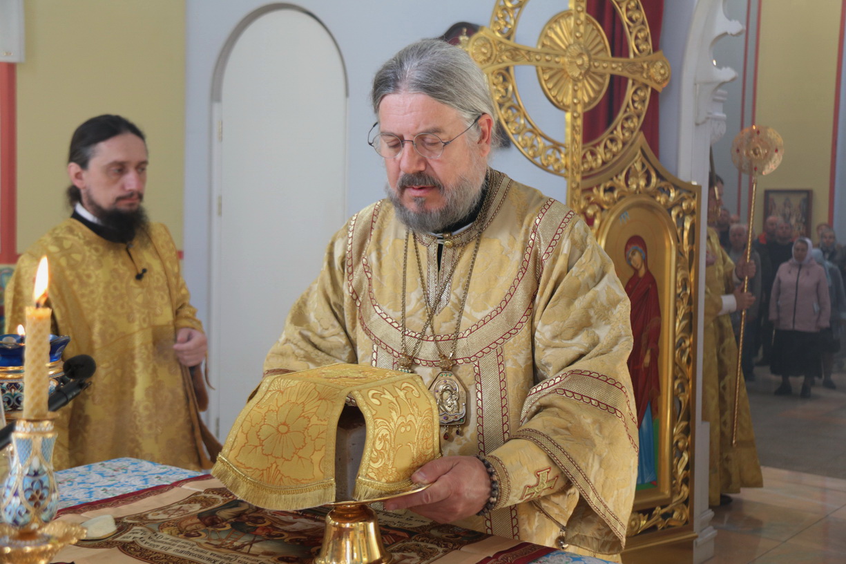 В неделю 15-ю по Пятидесятнице епископ Находкинский и Преображенский Николай совершил Божественную литургию в Казанском Кафедральном соборе г. Находки.