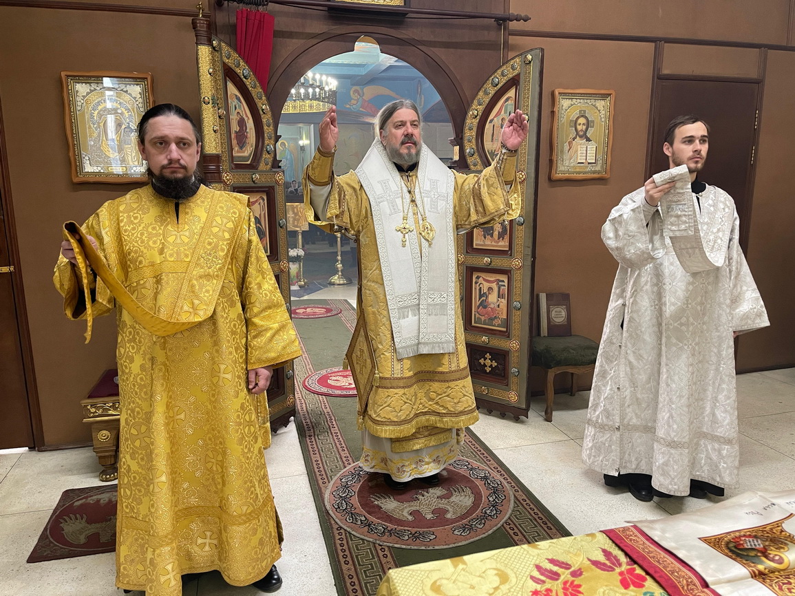 В неделю 26-ю по Пятидесятнице епископ Находкинский и Преображенский Николай совершил Божественную литургию в Казанском Кафедральном соборе г. Находки.