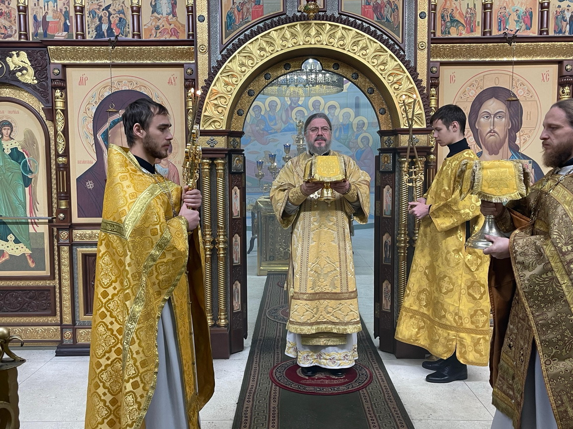 В неделю 27-ю по Пятидесятнице епископ Находкинский и Преображенский Николай совершил Божественную литургию в Казанском Кафедральном соборе г. Находки.