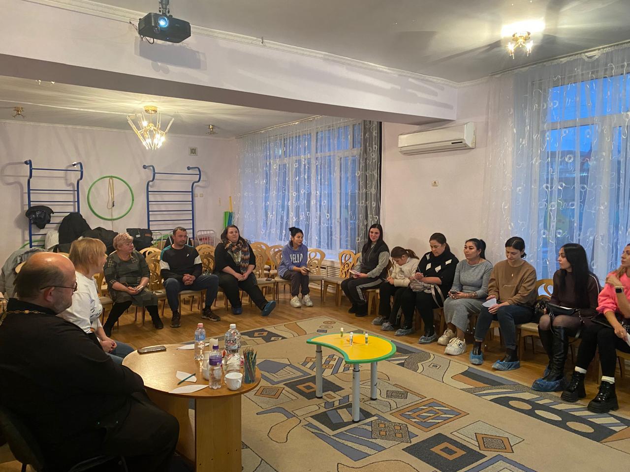 Иерей Роман Капитанюк встретился с родителями дошкольников.