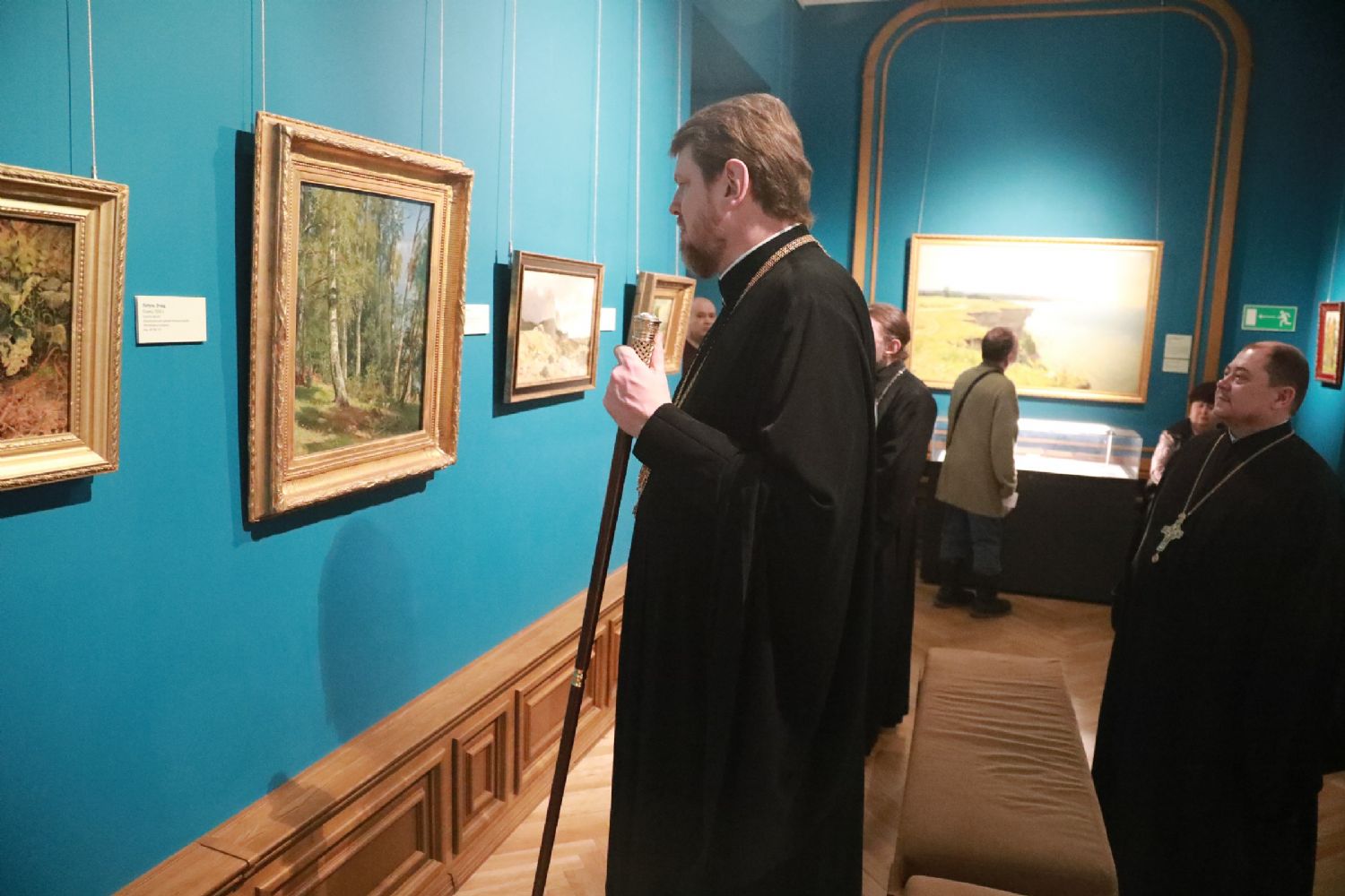 Митрополит Владимир посетил Приморскую картинную галерею