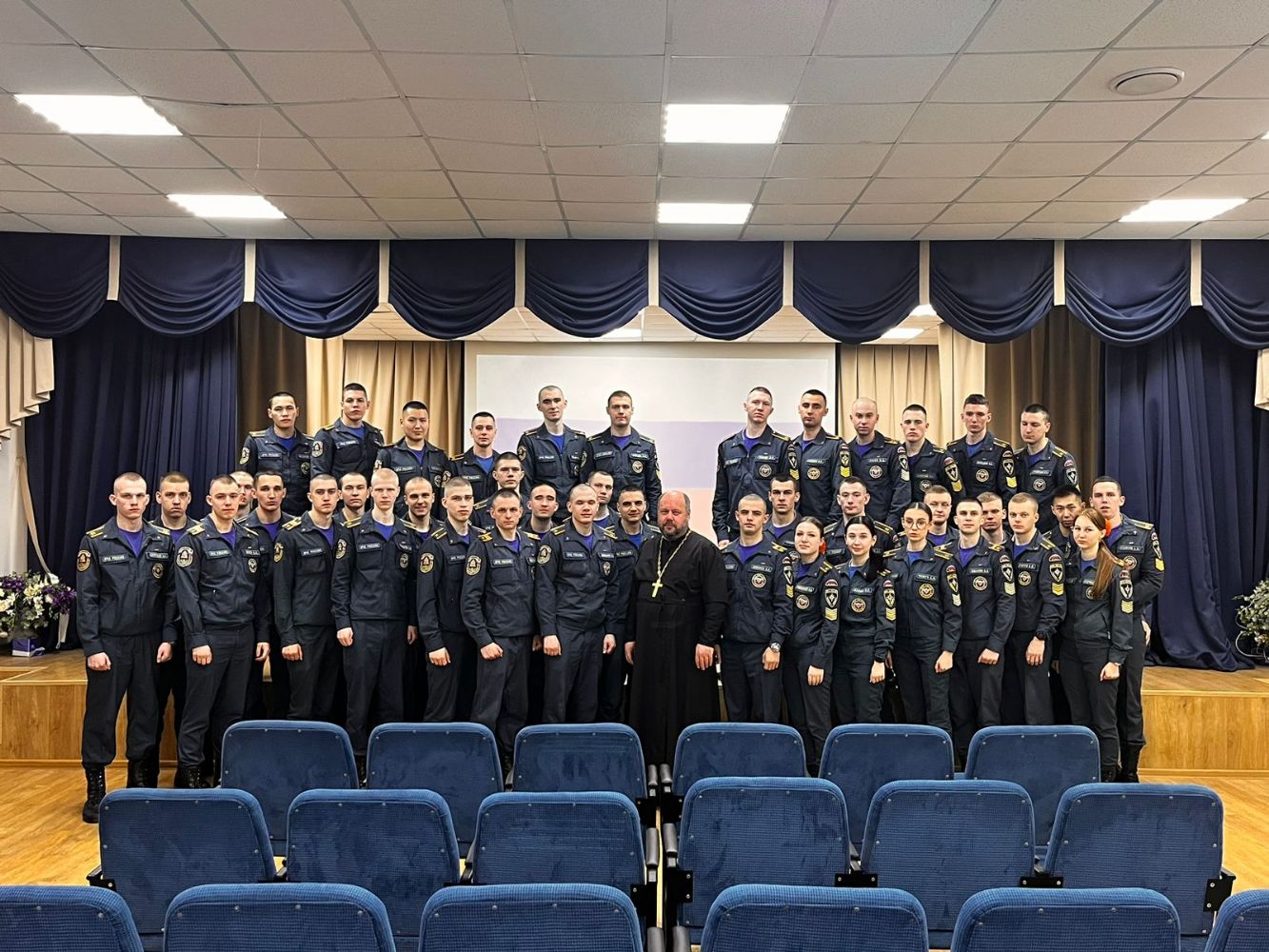 Руководитель отдела побеседовал с курсантами Дальневосточной пожарно-спасательной академии МЧС России