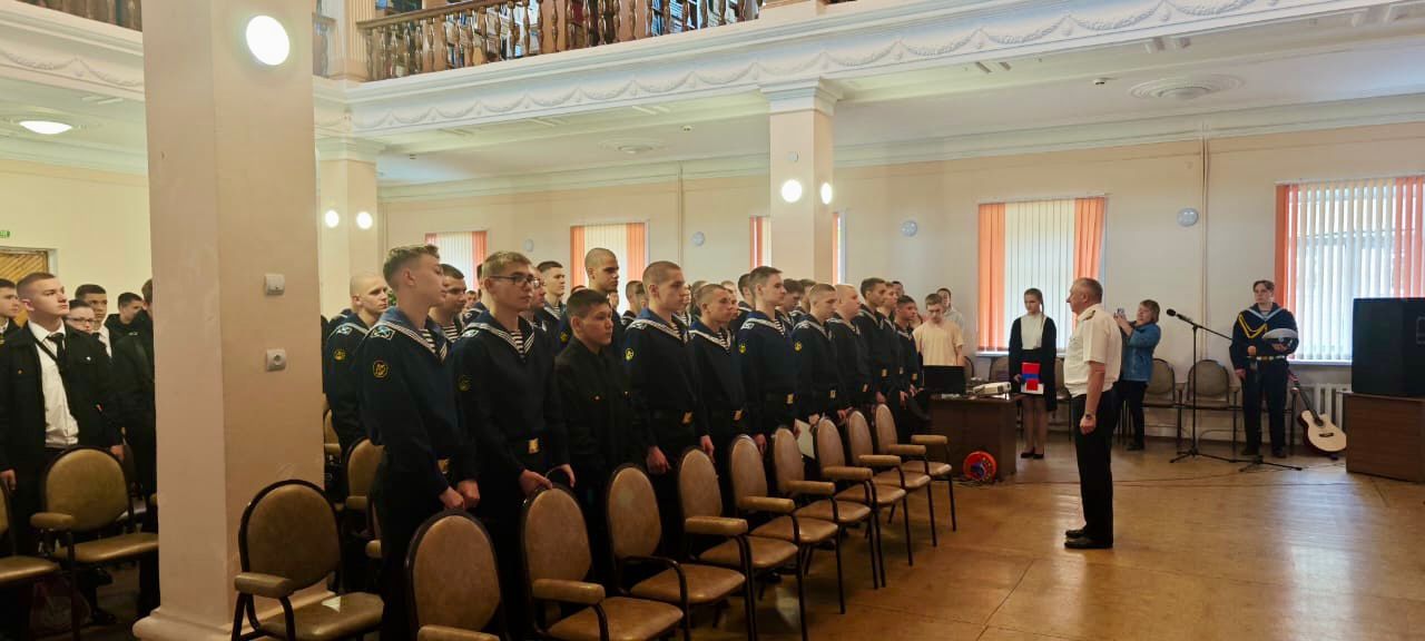 Иерей Виталий Шаркеев благословил находкинских курсантов в плавание на "Палладе".