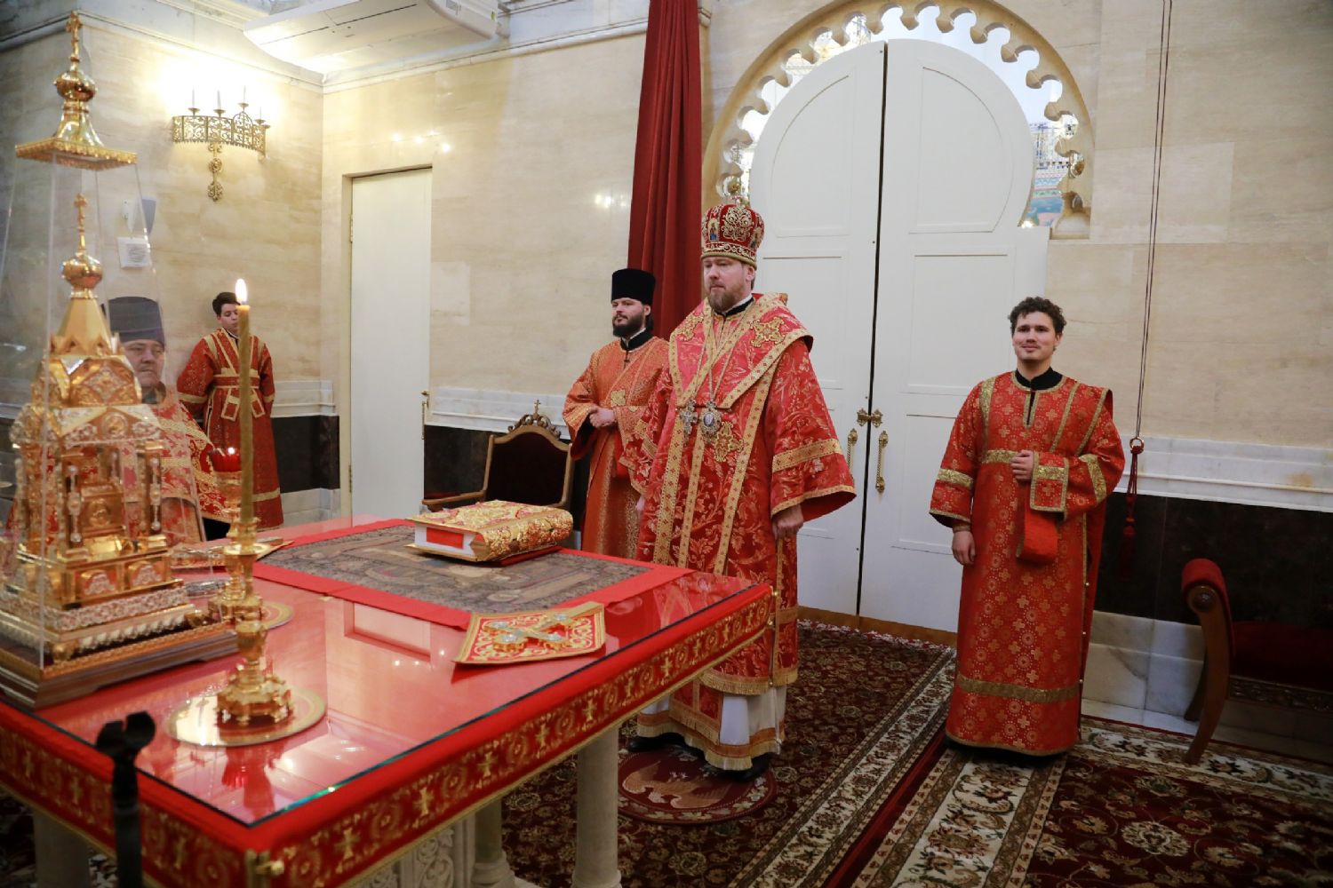 Митрополит Владимир совершил всенощное бдение в Спасо-Преображенском соборе