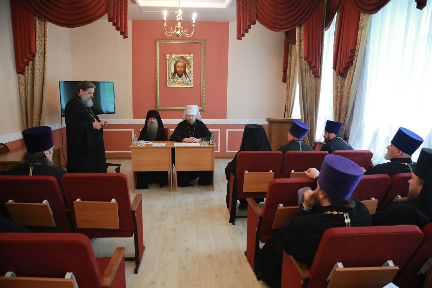 Расширенное заседание Епархиального совета состоялось под председательством митрополита Владимира