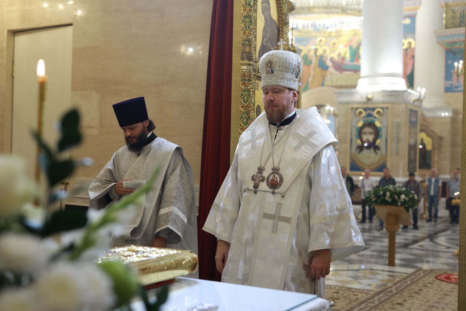 В канун престольного праздника глава Приморской митрополии совершил всенощное бдение в Спасо-Преображенском соборе