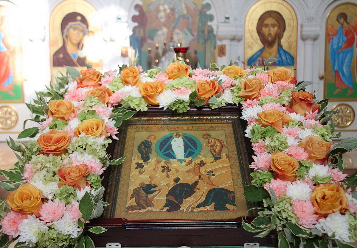 В праздник Преображения Господа нашего Иисуса Христа епископ Находкинский и Преображенский Николай совершил праздничную Божественную литургию в Казанском кафедральном соборе г. Находки.
