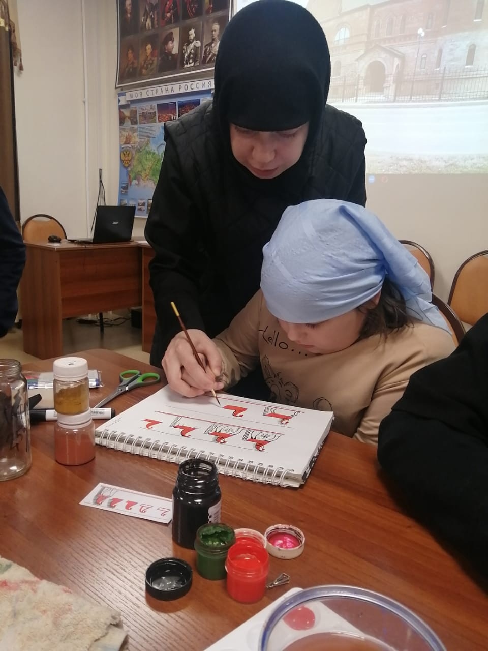 В Духовно-просветительском центре возобновляются занятия (+ Фото)кружка по русской народной росписи “Сказочный букет” (+ Фото)