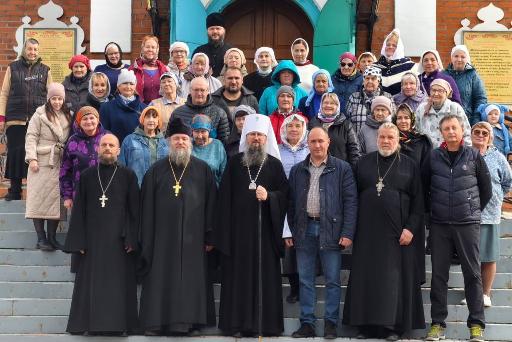 В храме пгт Лучегорск состоялось архиерейское богослужение