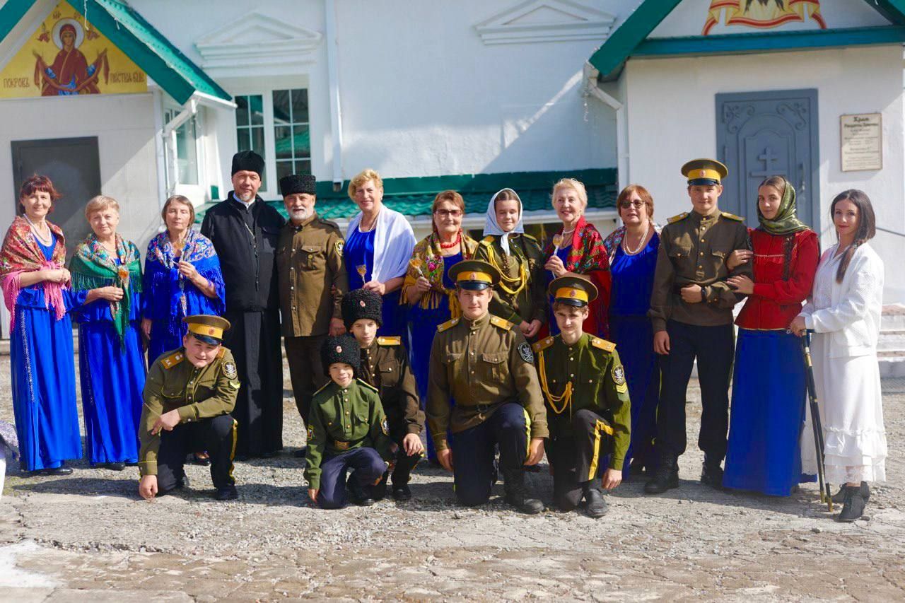 В храме поселка Славянка прошла Покровская ярмарка