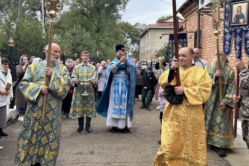 Престольный праздник храма с. Покровка отметили крестным ходом по улицам села