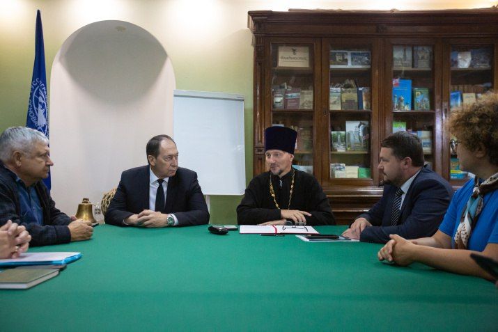 Владивостокская епархия участвует в работе по установке памятника академику Комарову