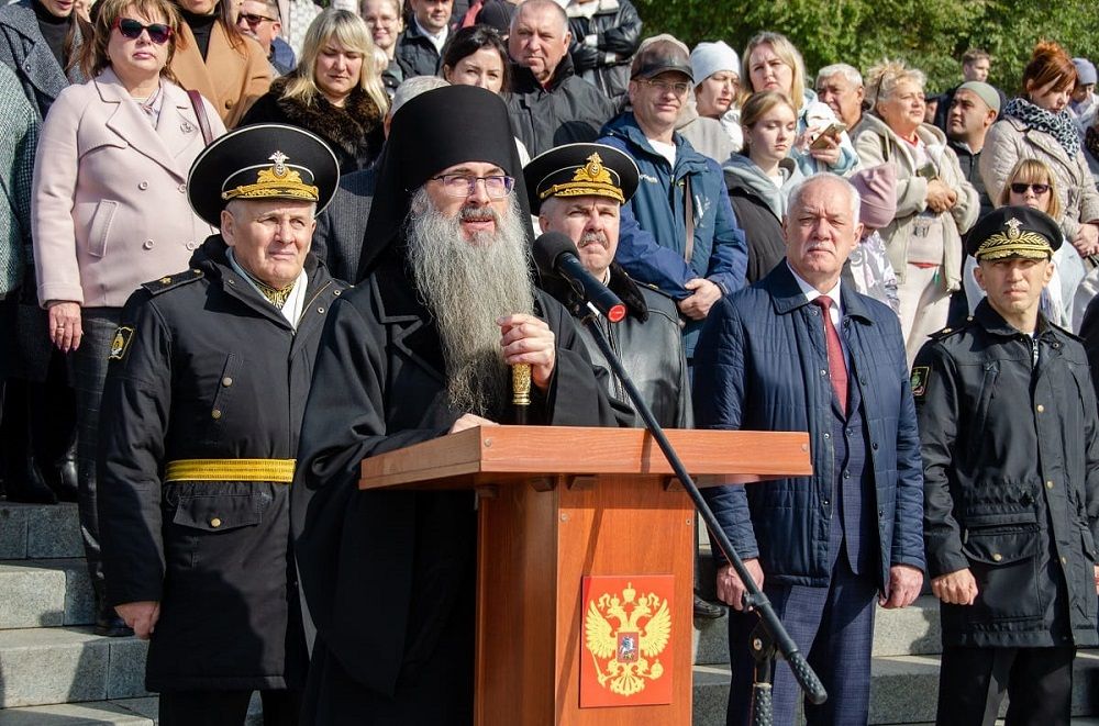 Епископ Уссурийский Иннокентий посетил торжественную церемонию посвящения в нахимовцы