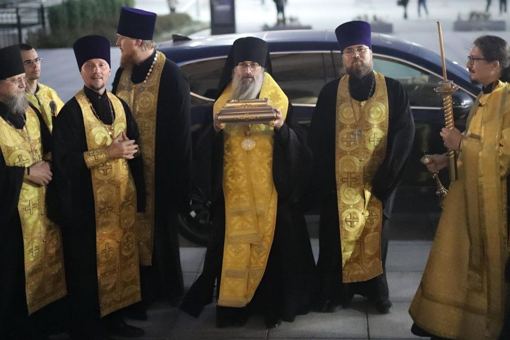 Во Владивостоке состоялись проводы ковчега с частицей Пояса Богородицы