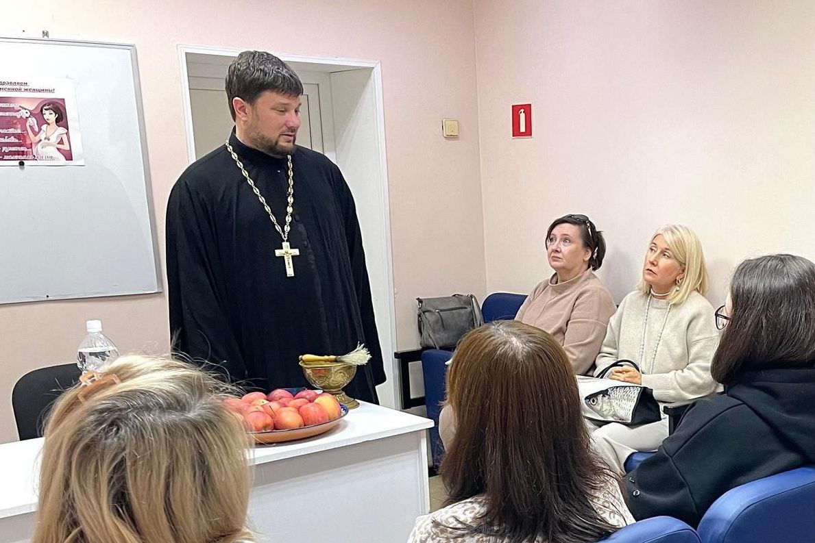 Иерей Павел Иванчин встретился с будущими мамами и врачами женской консультации