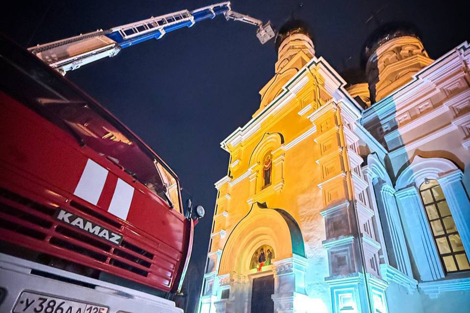 В Покровском храме восстановили крест на звоннице