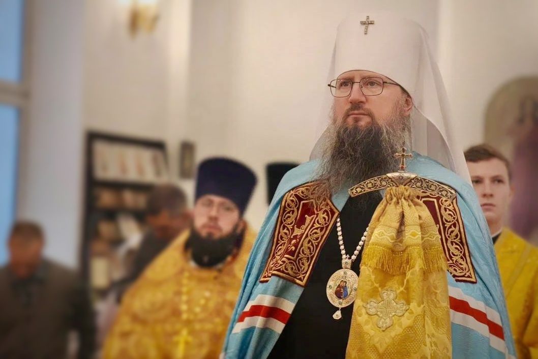 Правящий архиерей возглавил Литургию в храме поселка Угловое