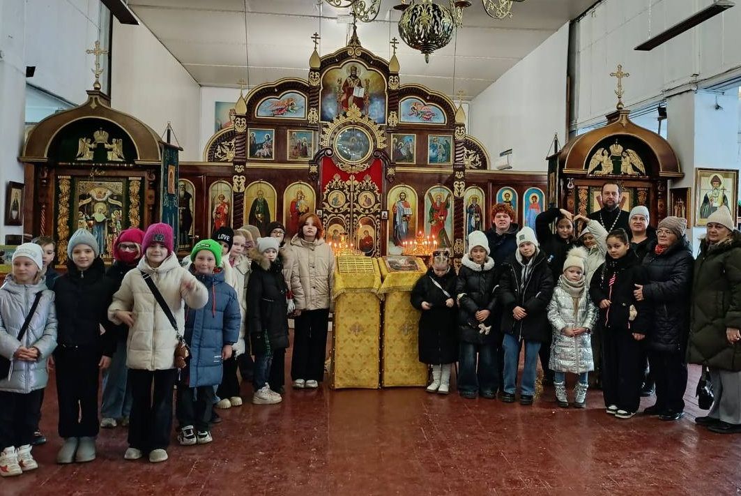 Школьники побывали в храме во имя ап. Андрея Первозванного с экскурсией
