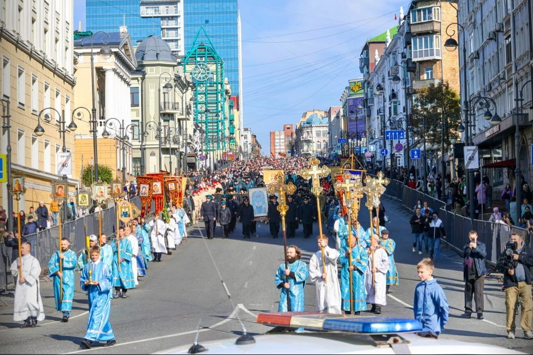 От Покровского до Преображенского: многолюдный крестный ход в честь Дня народного единства прошёл во Владивостоке 