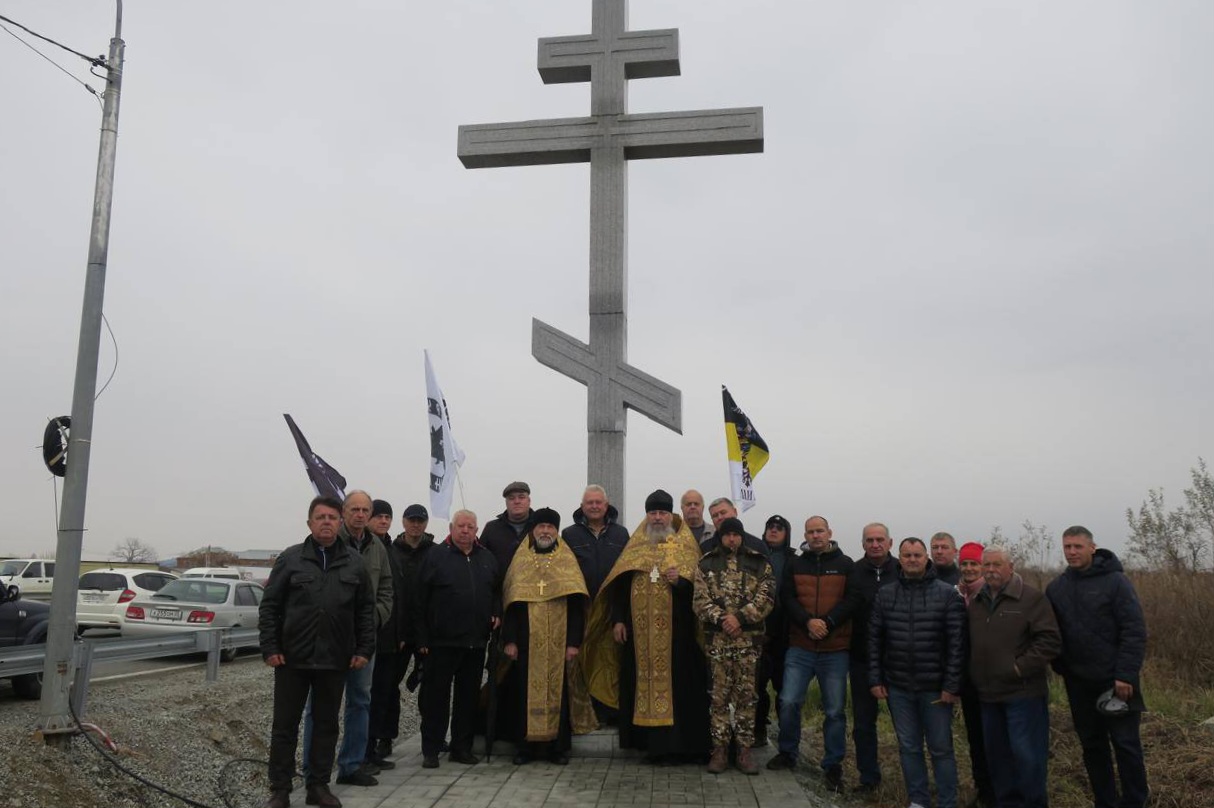 В городе Артеме установили поклонный крест