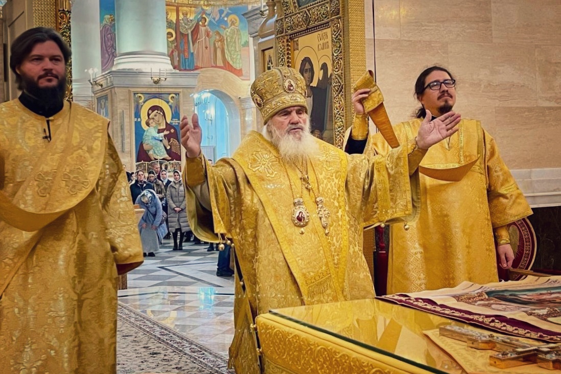 Митрополит Вениамин возглавил богослужение в главном храме Приморья