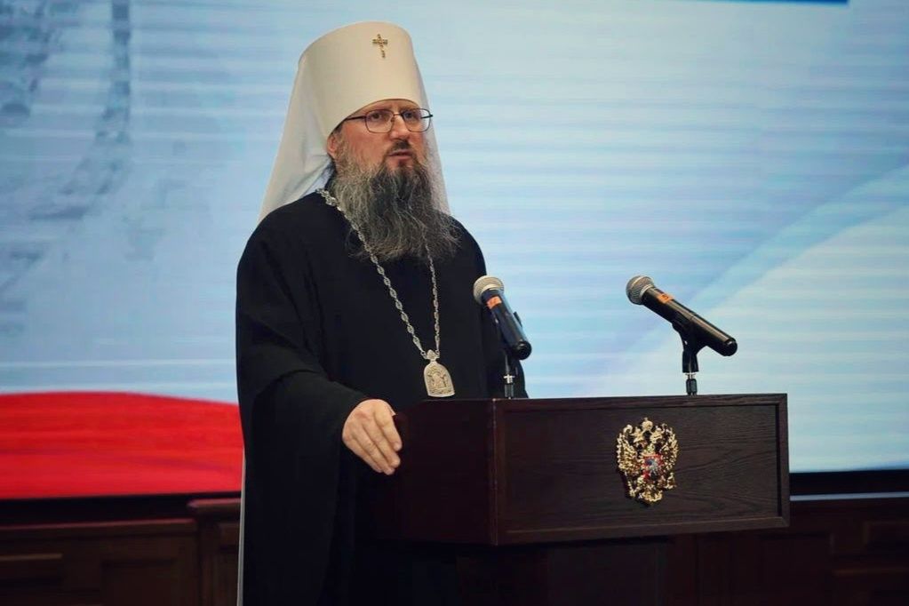 Правящий архиерей посетил выставку «Портрет Героя»