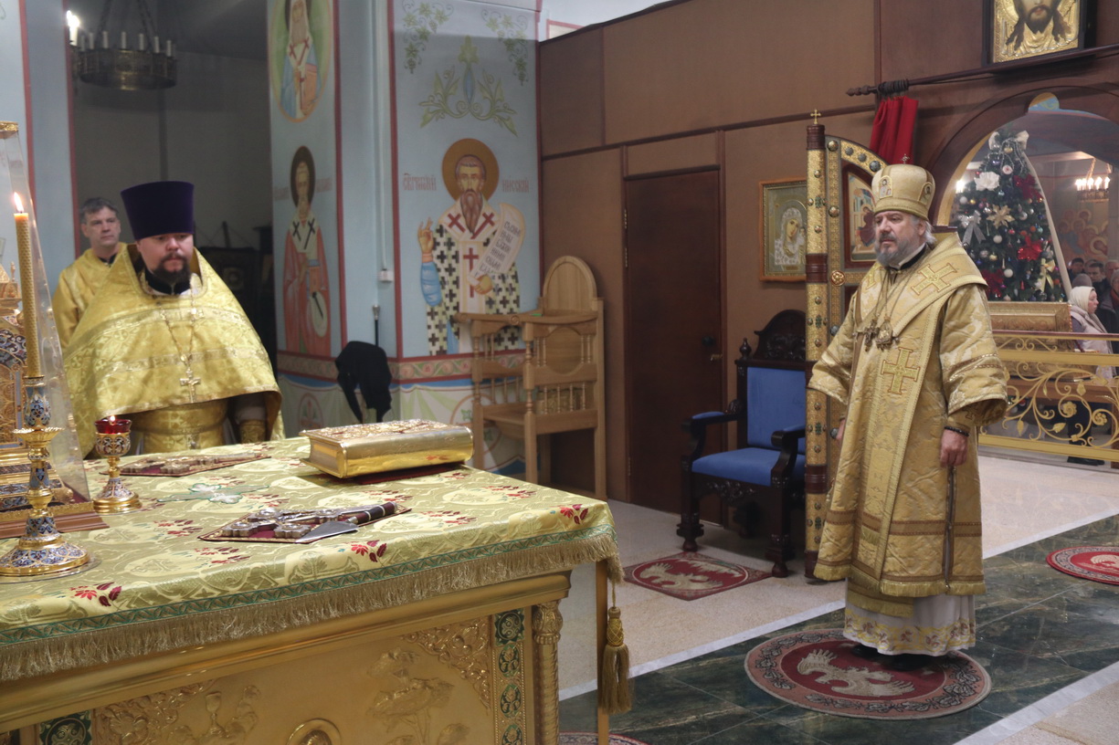 В Неделю 28-ю по Пятидесятнице, епископ Находкинский и Преображенский Николай совершил Божественную литургию в Казанском Кафедральном соборе г. Находки.