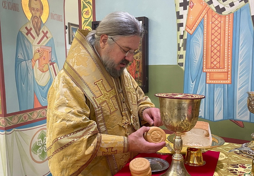 В неделю 29-ю по Пятидесятнице епископ Находкинский и Преображенский Николай совершил Божественную литургию в Казанском Кафедральном соборе г. Находки.