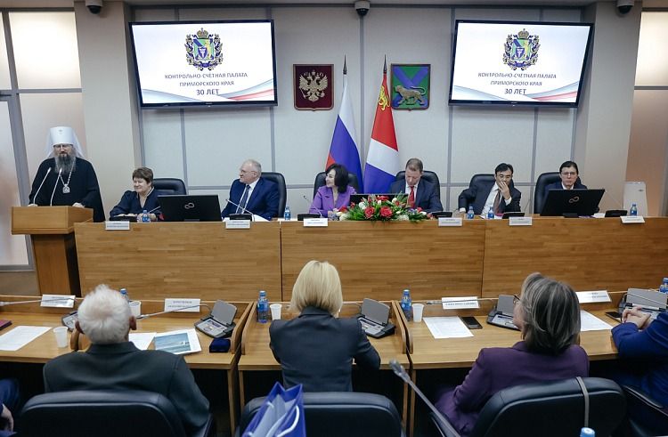 Митрополит Павел принял участие в торжественном собрании в честь 30-летия Контрольно-счётной палаты Приморского края