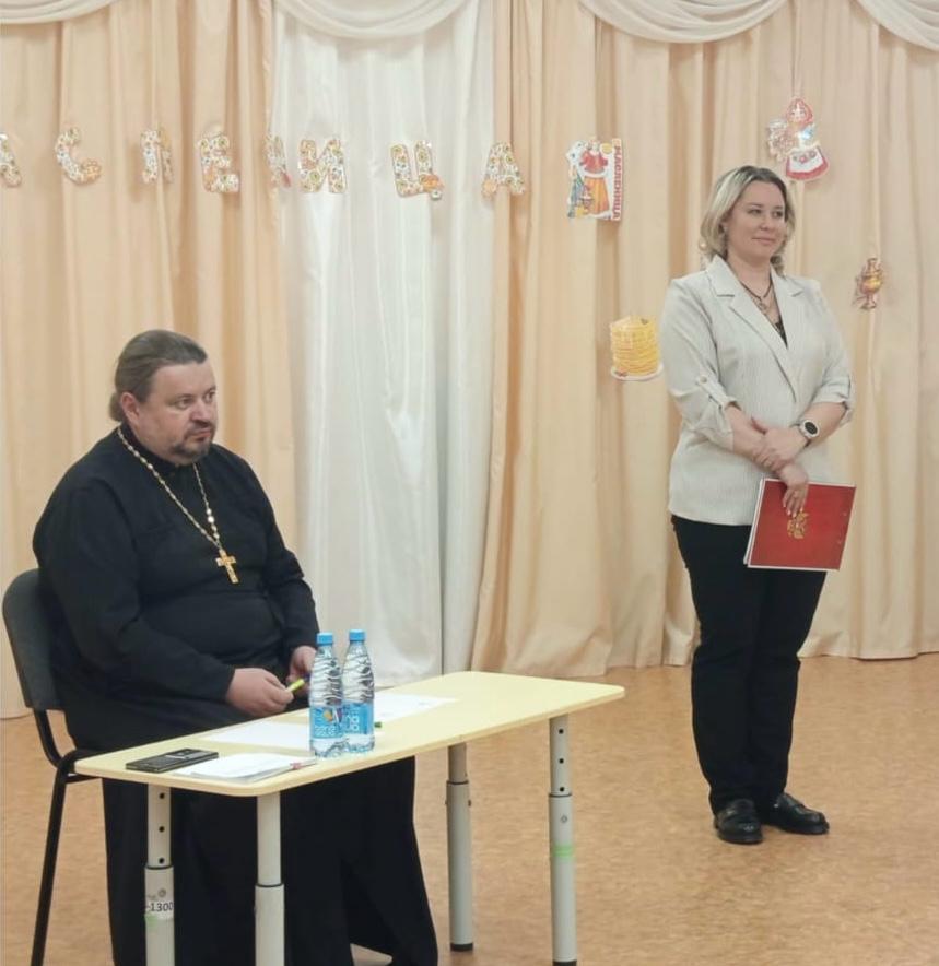 Руководитель отдела провел беседу с родителями дошкольников.