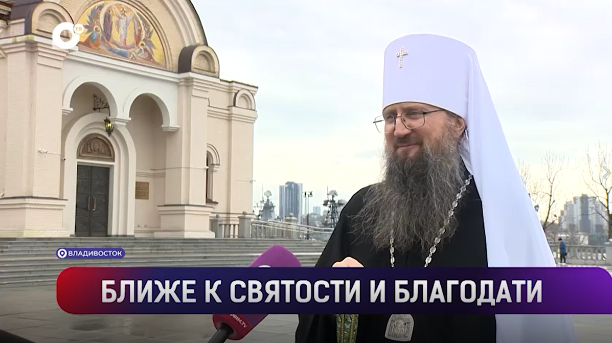 Прямую трансляцию пасхального богослужения в Спасо-Преображенском соборе посмотрели тысячи приморцев