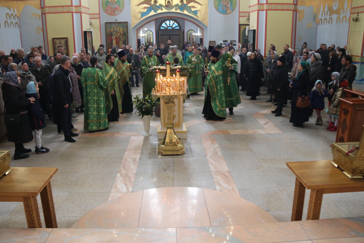 Епископ Николай возглавил всенощное бдение в канун Вербного воскресенья.