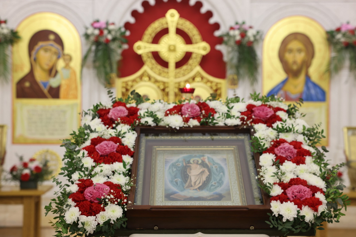 В Светлый праздник Пасхи епископ Находкинский и Преображенский Николай возглавил торжественное богослужение в Казанском Кафедральном соборе г. Находки.