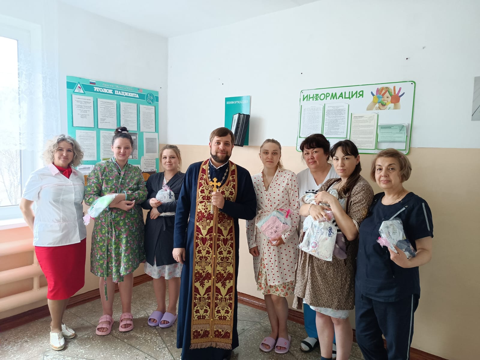 В дни Светлой седмицы молодых мам поздравили с Пасхой Христовой.