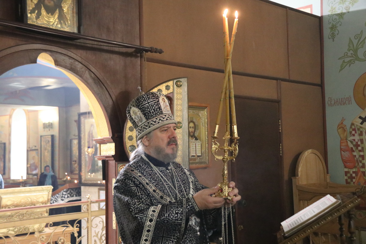 Епископ Находкинский и Преображенский Николай возглавил Литургию Преждеосвященных Даров в Казанском соборе г. Находки.