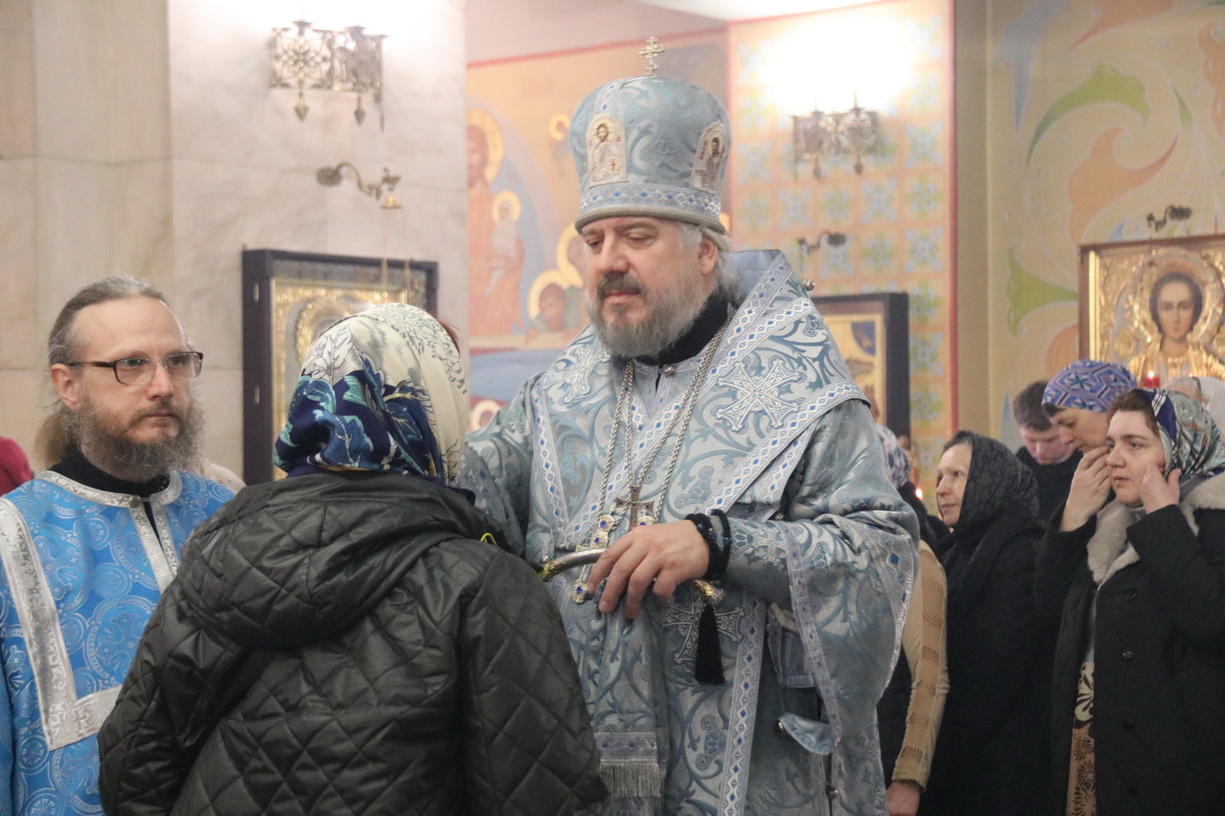 В канун праздника Благовещения Пресвятой Богородицы епископ Николай возглавил всенощное бдение в Казанском соборе г. Находки.