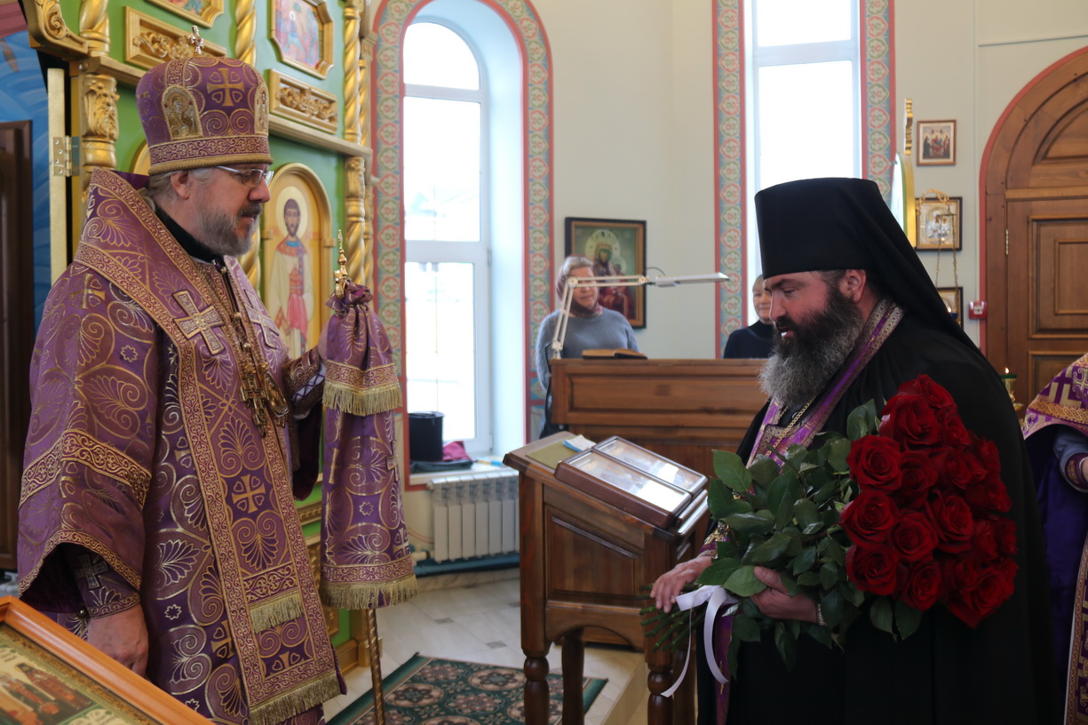 6.04.2024г.Епископ Николай возглавил Божественную литургию в храме в честь преподобных Макария Египетского, Силуана Афонского и Онуфрия Великого г. Партизанска.