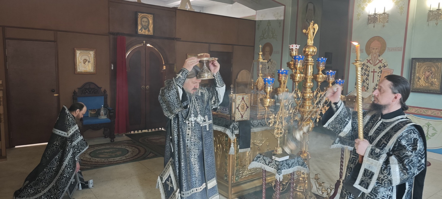 Епископ Николай совершил Литургию Преждеосвященных Даров в Казанском Кафедральном соборе.