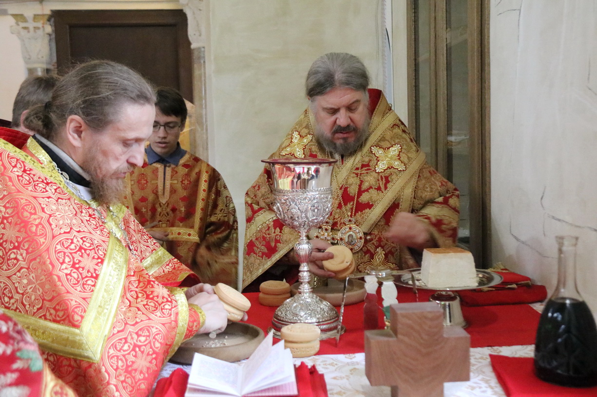 Епископ Находкинский и Преображенский Николай совершил Божественную литургию в храме прп. Максима Исповедника г. Находки.