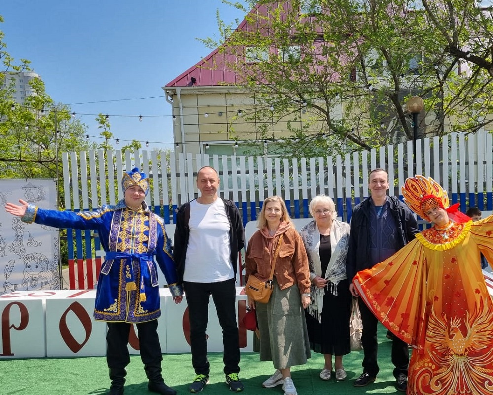 Владыка и студенты Центра посетили фестиваль русской словесности и каллиграфии «Кириллица»