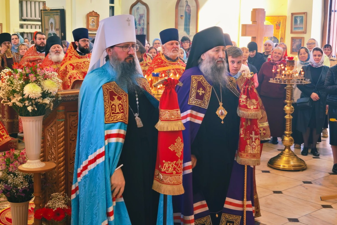 Правящий архиерей совершил Литургию в кафедральном соборе Арсеньева