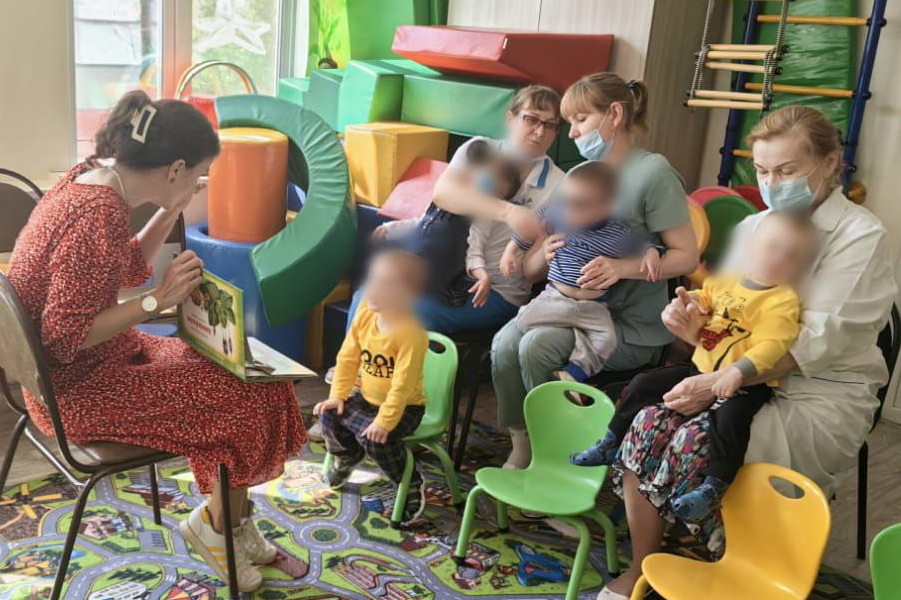 Добровольцы Покровского храма возобновили посещения детей в социальных учреждениях